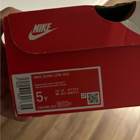 Grey and red Nike dunks size 5 in MEN which would be 7 IN WOMEN, unisex sneakers - Picture 4 of 4